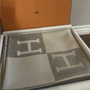 brand new hermes avalon blanket